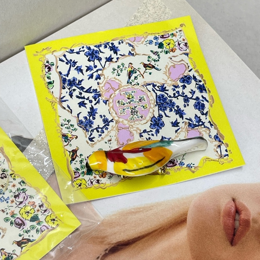 (new+tag) Tory Burch RARE bird brooch pin, porcelain painted + gold hard… - Picture 3 of 9